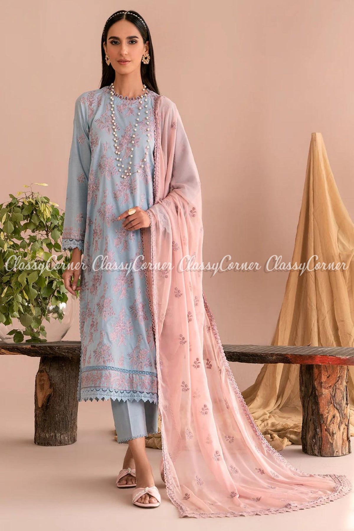 Pakistani Latest lawn Outfits 2024