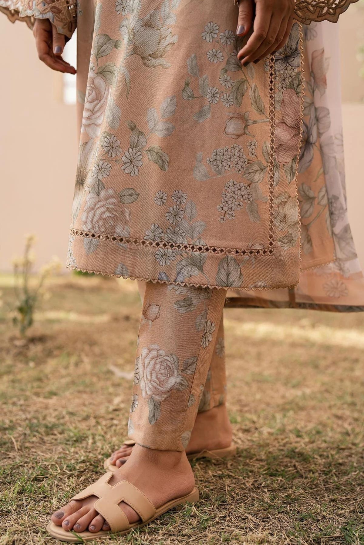 Pakistani Formal Wear Lawn Outfits 