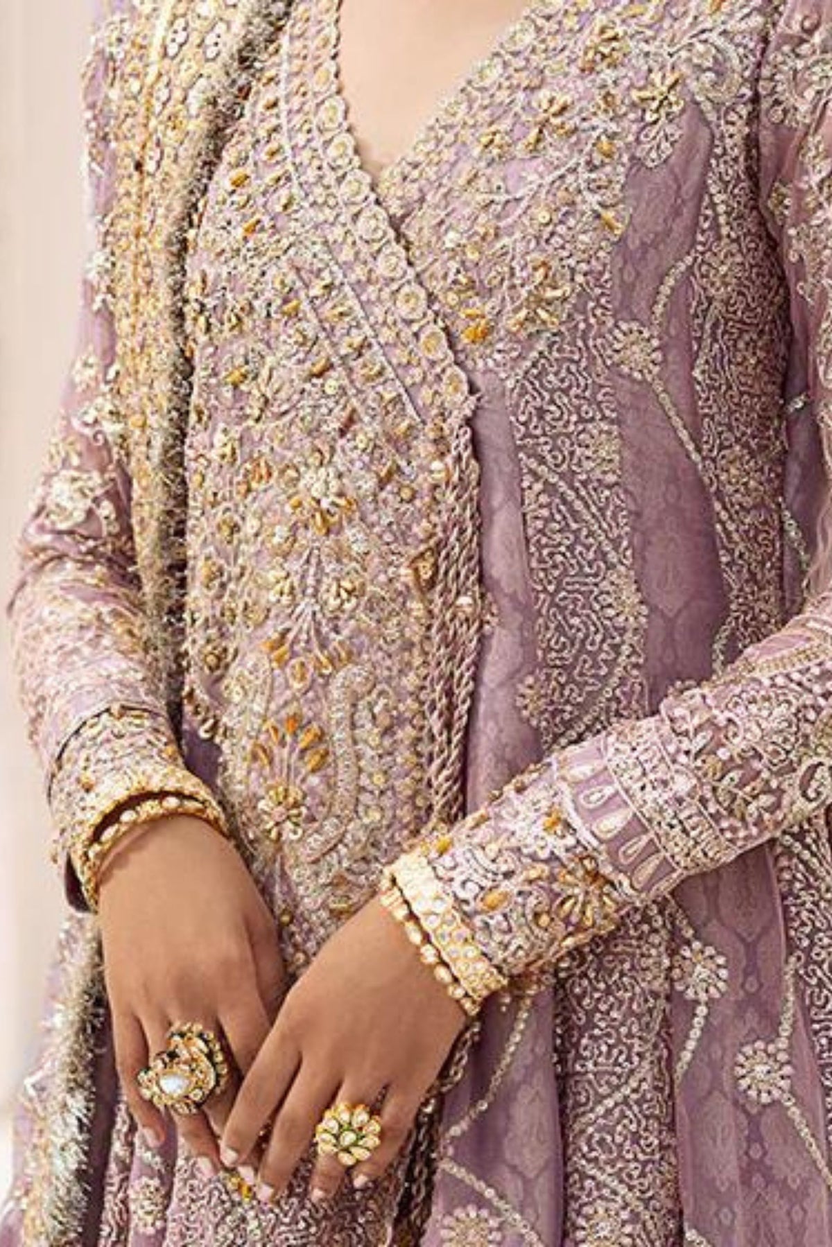 Pakistani Wedding Women Outfits 