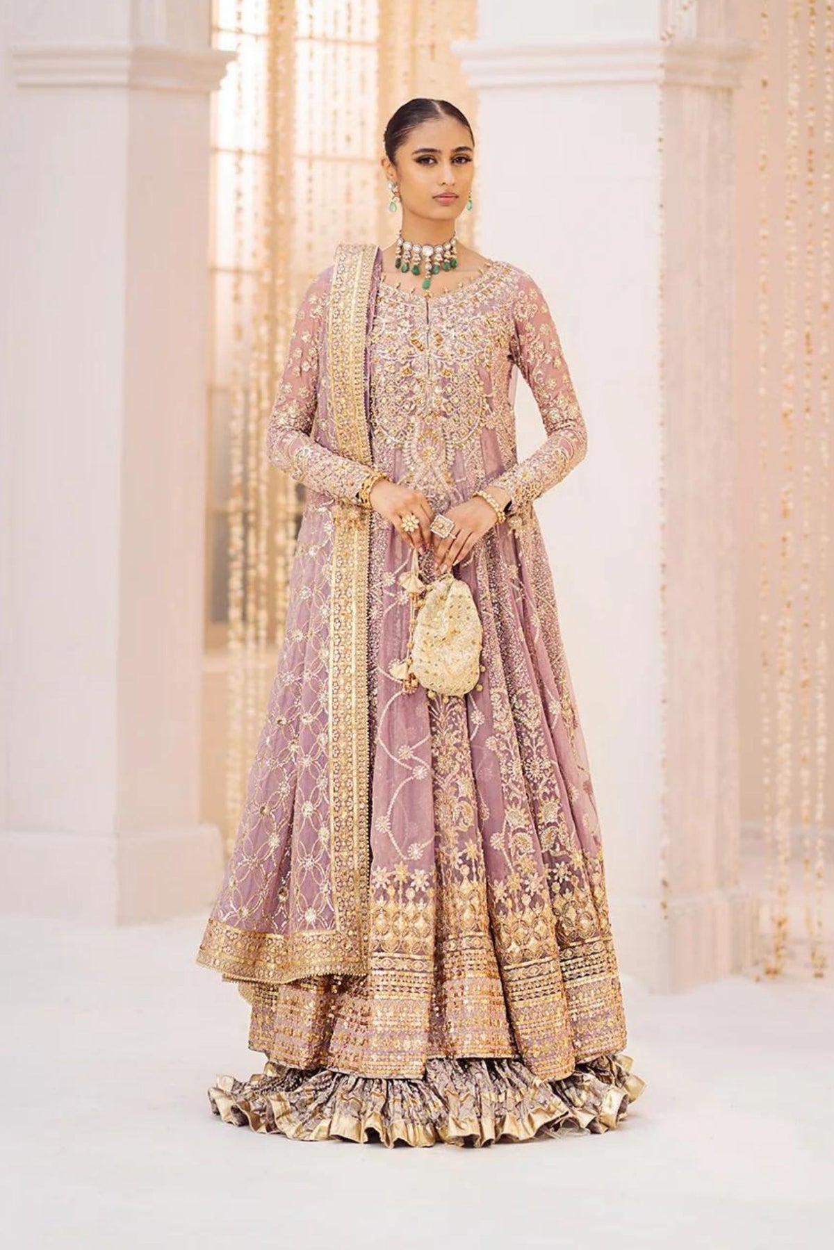 Pakistani Wedding Women Outfits 