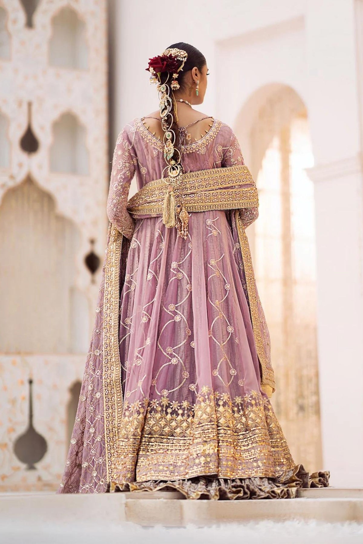 Pakistani Wedding Women Outfits 