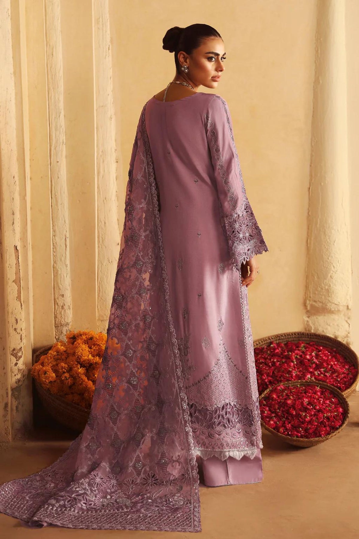 Traditional Pakistani Wedding Clothing 