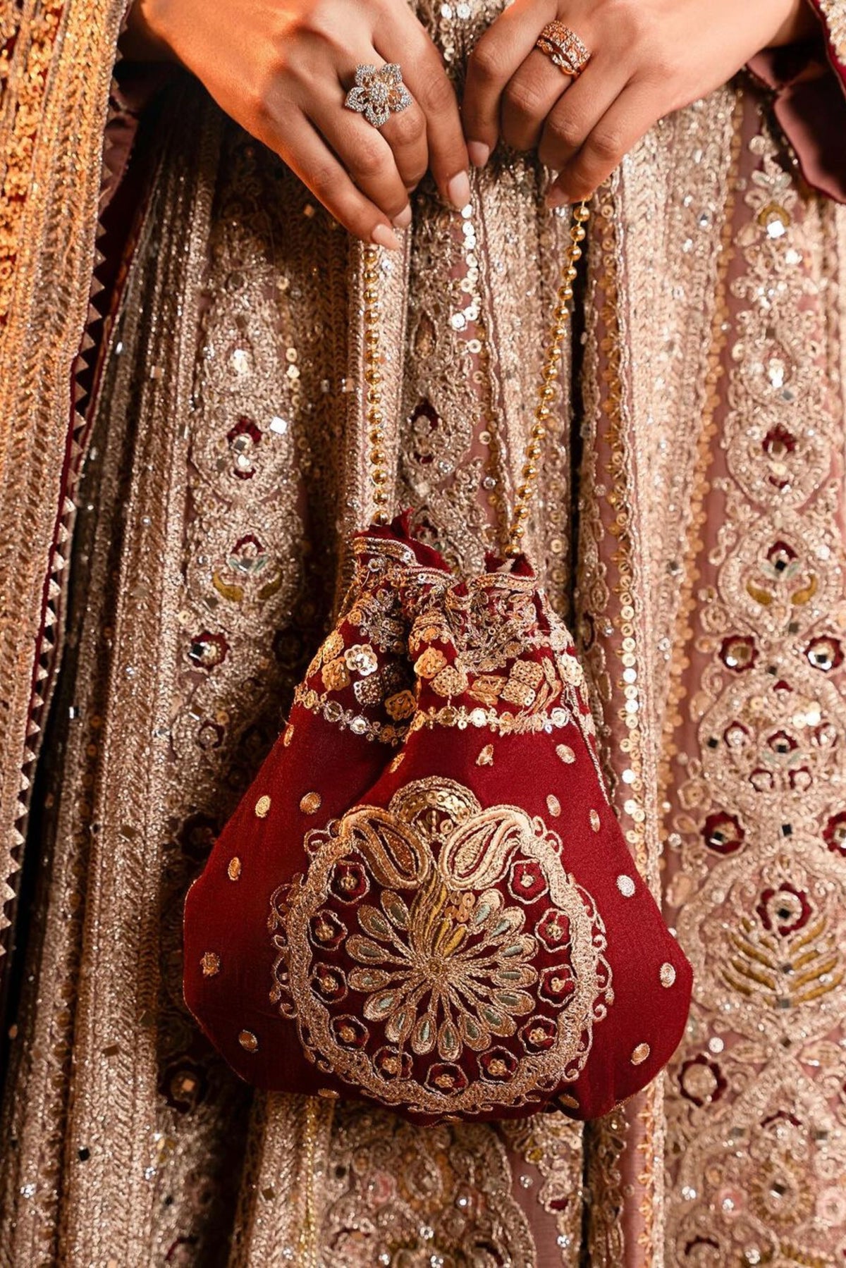 Latest Pakistani Wedding Outfits 2024