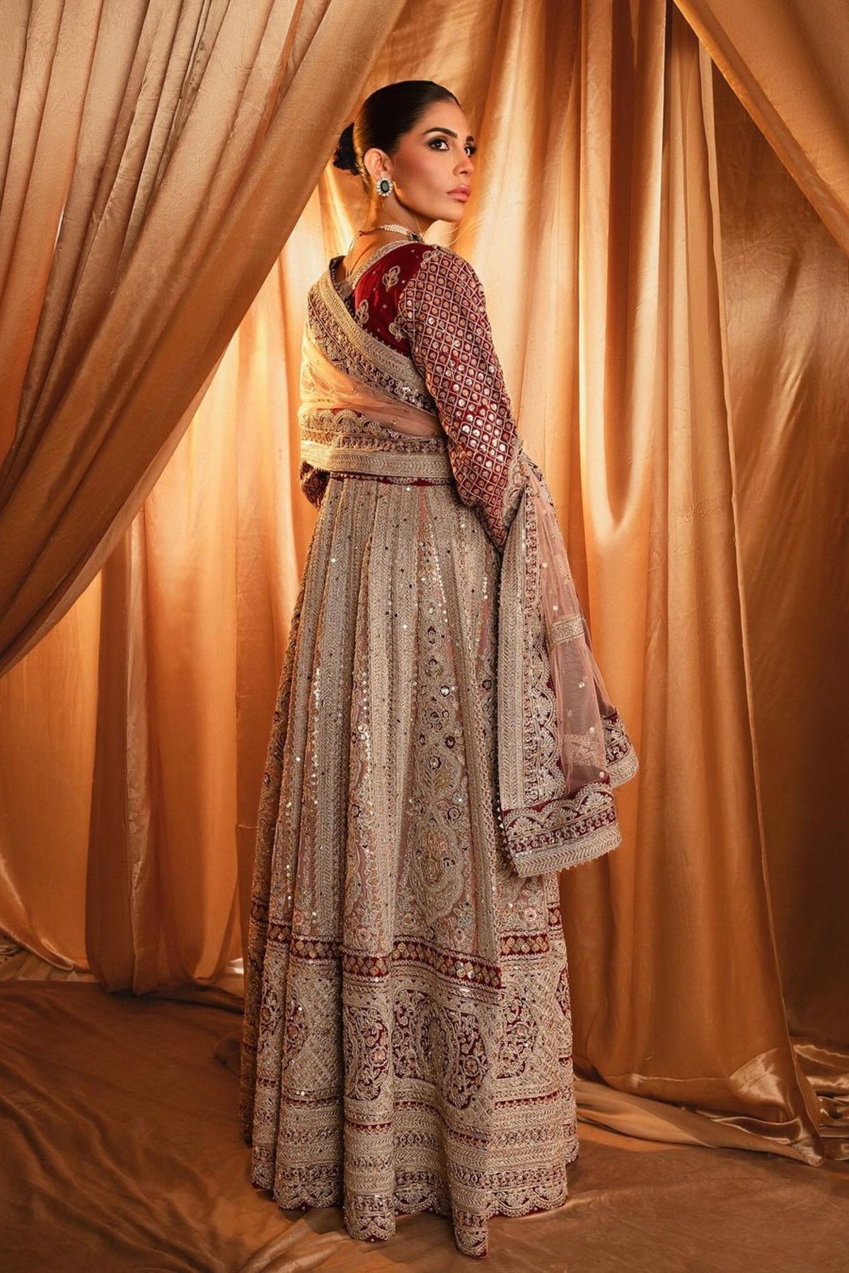 Latest Pakistani Wedding Outfits 2024