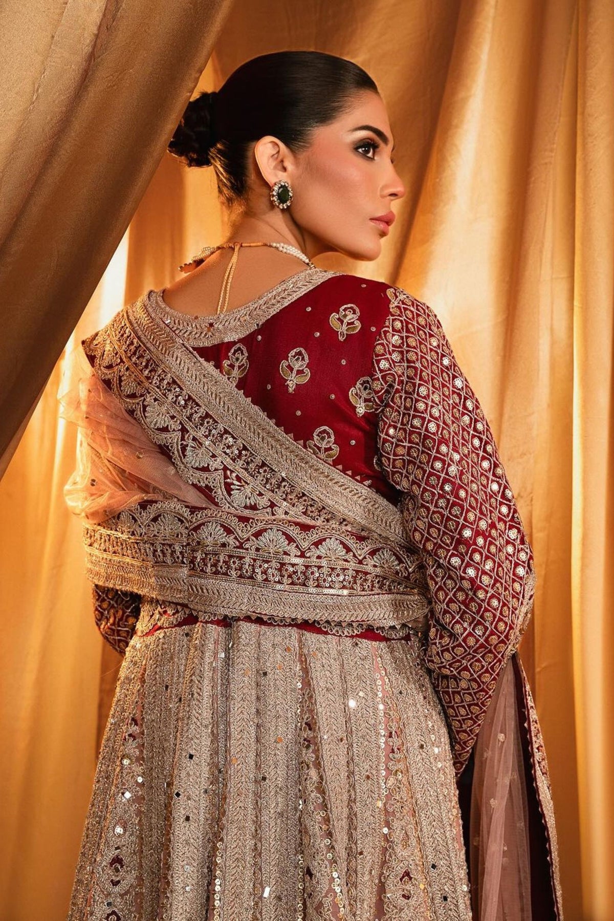 Latest Pakistani Wedding Outfits 2024