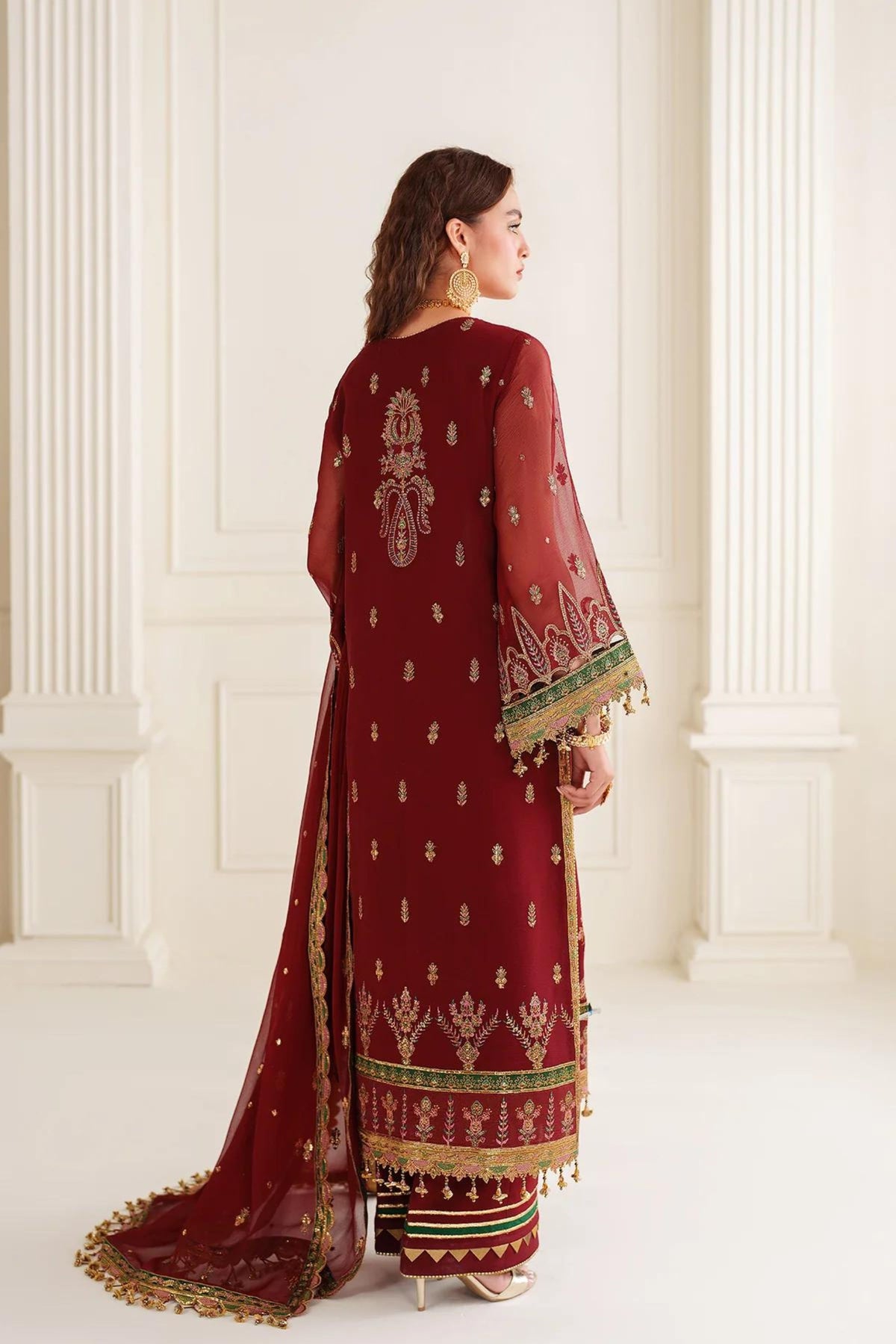 Traditional Pakistani Wedding Clothing 