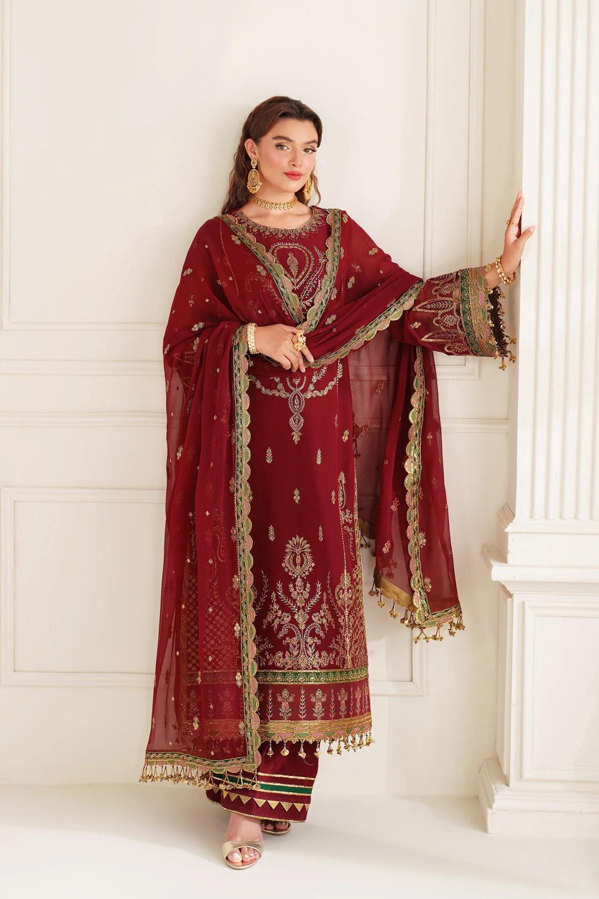 Traditional Pakistani Wedding Clothing 