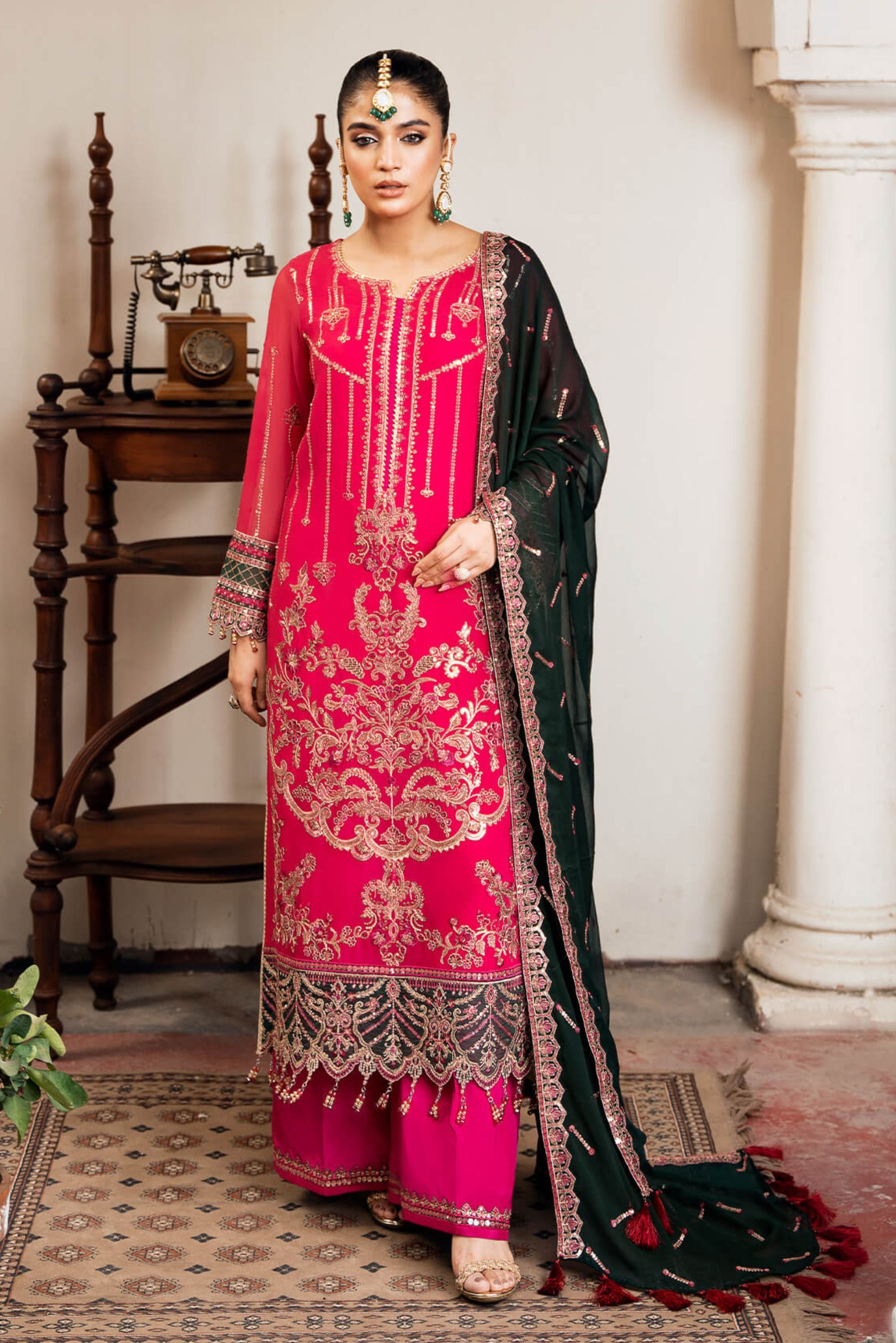 Pakistani Mehndi Wear Suits For Weddings