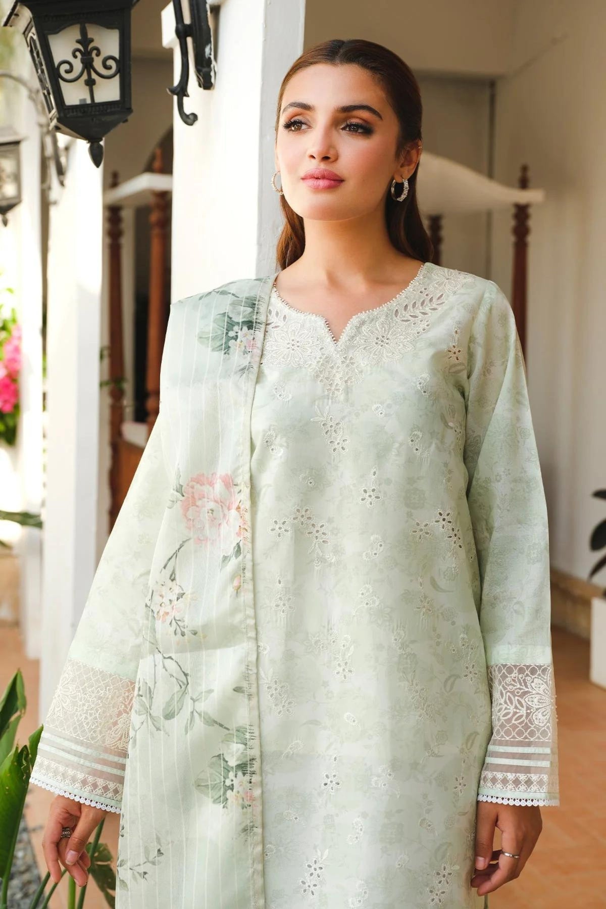 latest pakistani formal outfits 2024