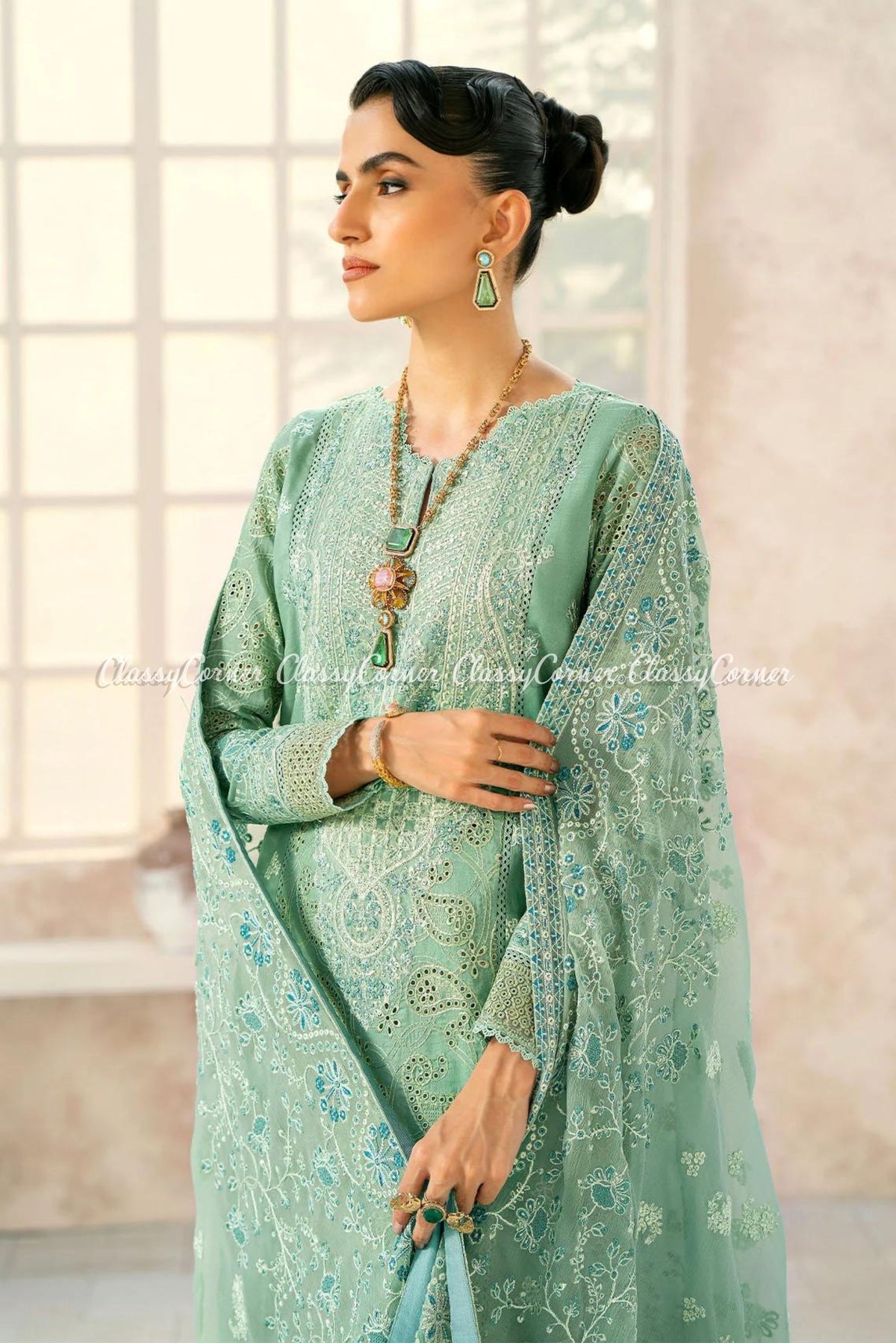 women&#39;s pakistani lawn outfits