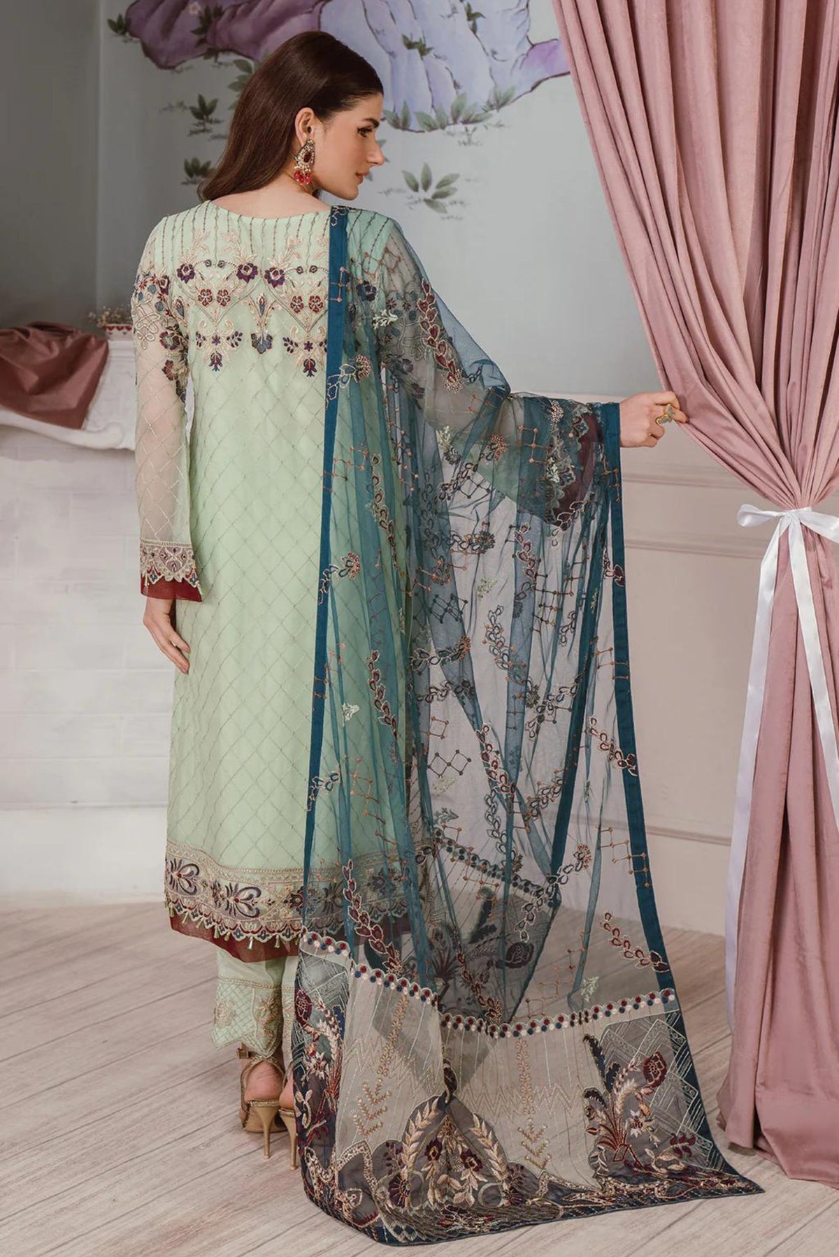 Pakistani Ladies Formal Wedding Outfits