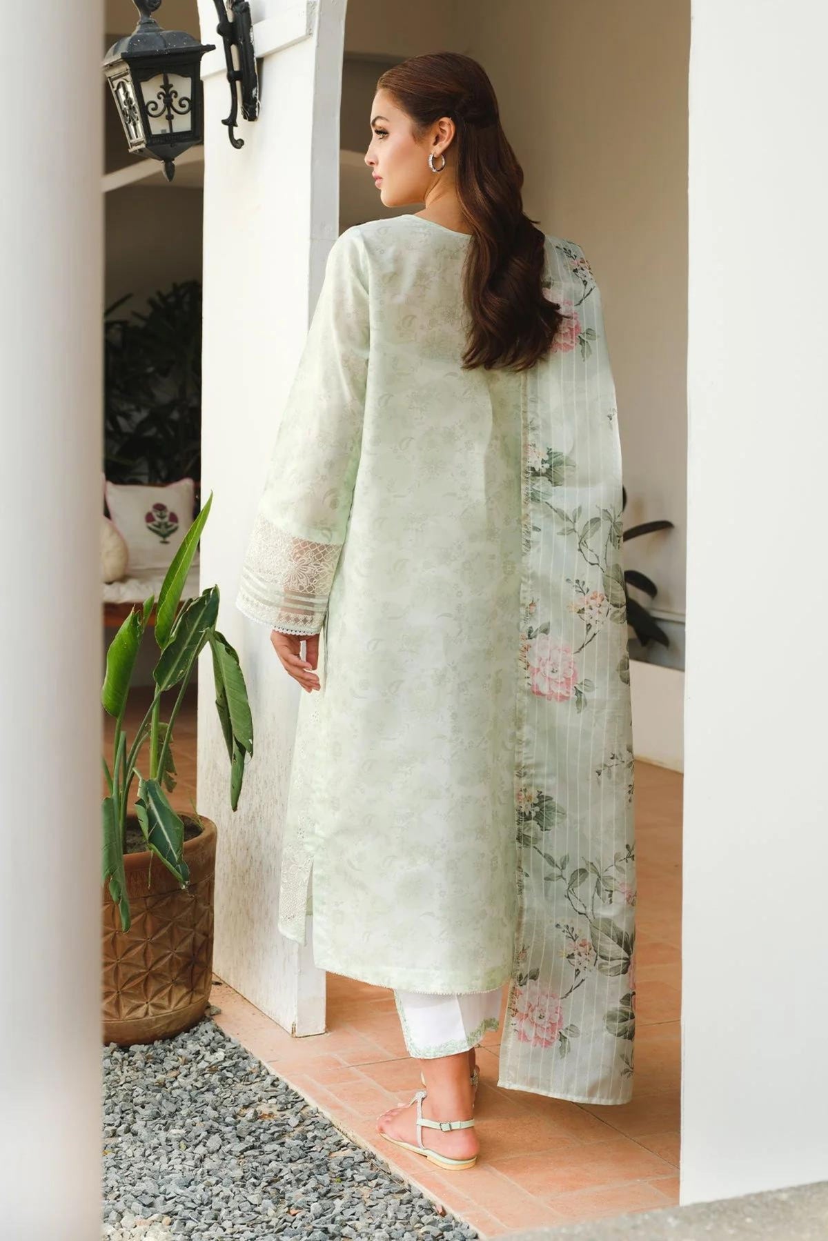 latest pakistani formal outfits 2024