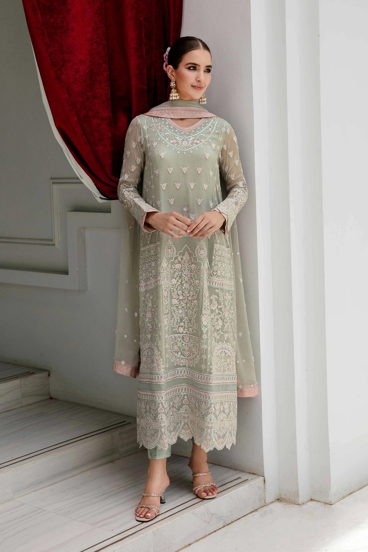 Latest Pakistani Wedding Outfits 2024