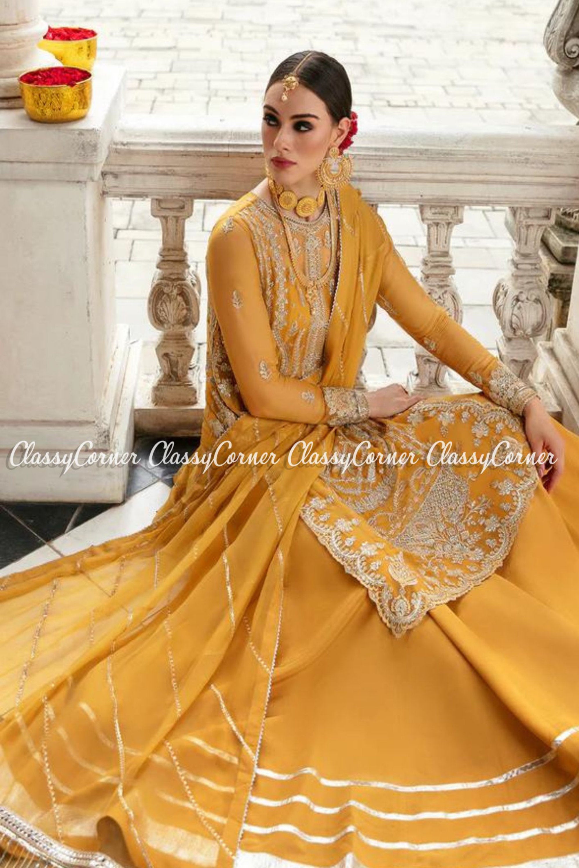 Off White Heavy Embellished Designer Work Wedding/Party Wear Special Lehenga  Choli - Indian Heavy Anarkali Lehenga Gowns Sharara Sarees Pakistani Dresses  in USA/UK/Canada/UAE - IndiaBoulevard