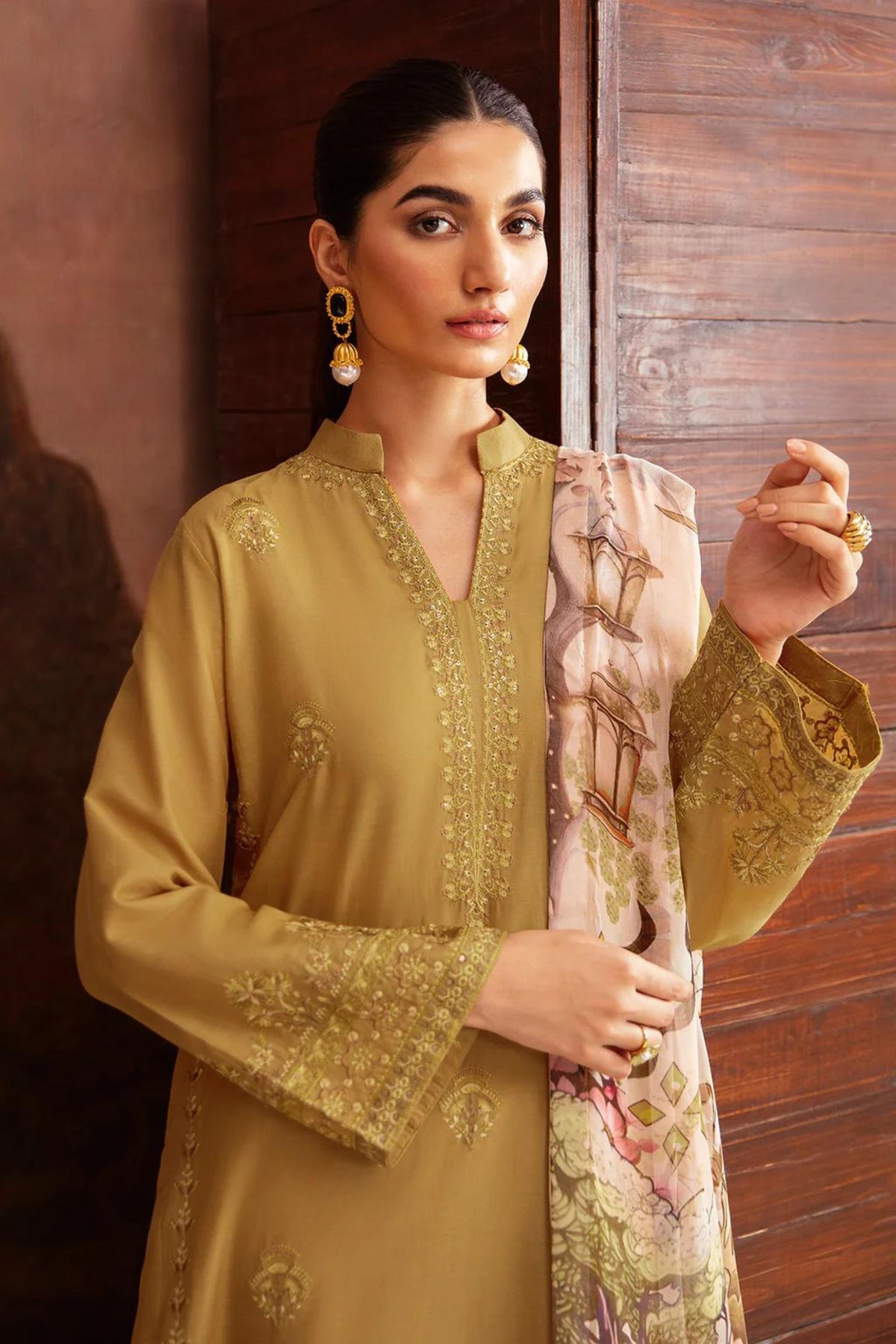 Traditional Pakistani Formal Clothing