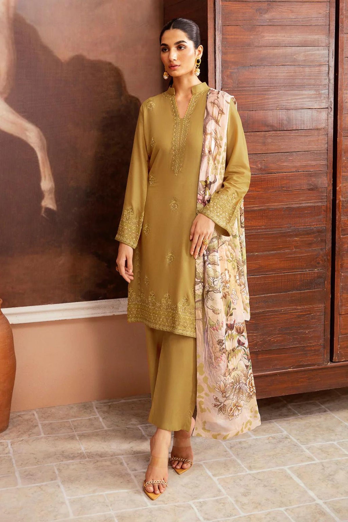 Traditional Pakistani Formal Clothing