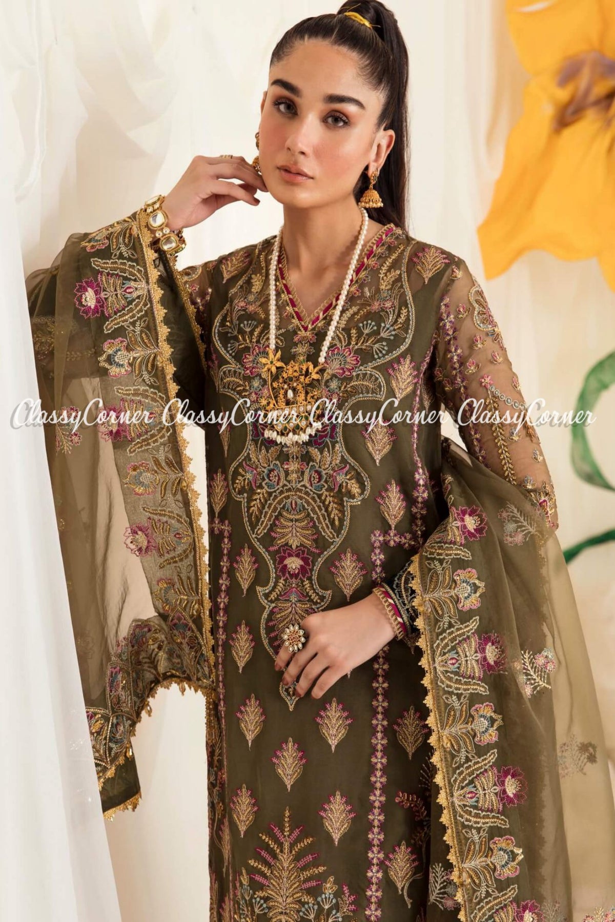 Pakistani Wedding Outfits For Ladies