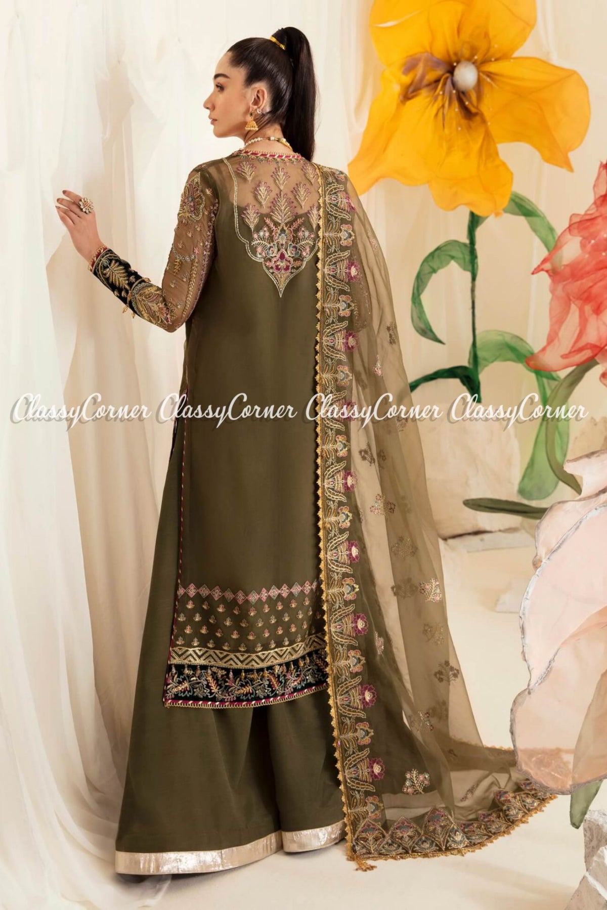 Pakistani Wedding Outfits For Ladies