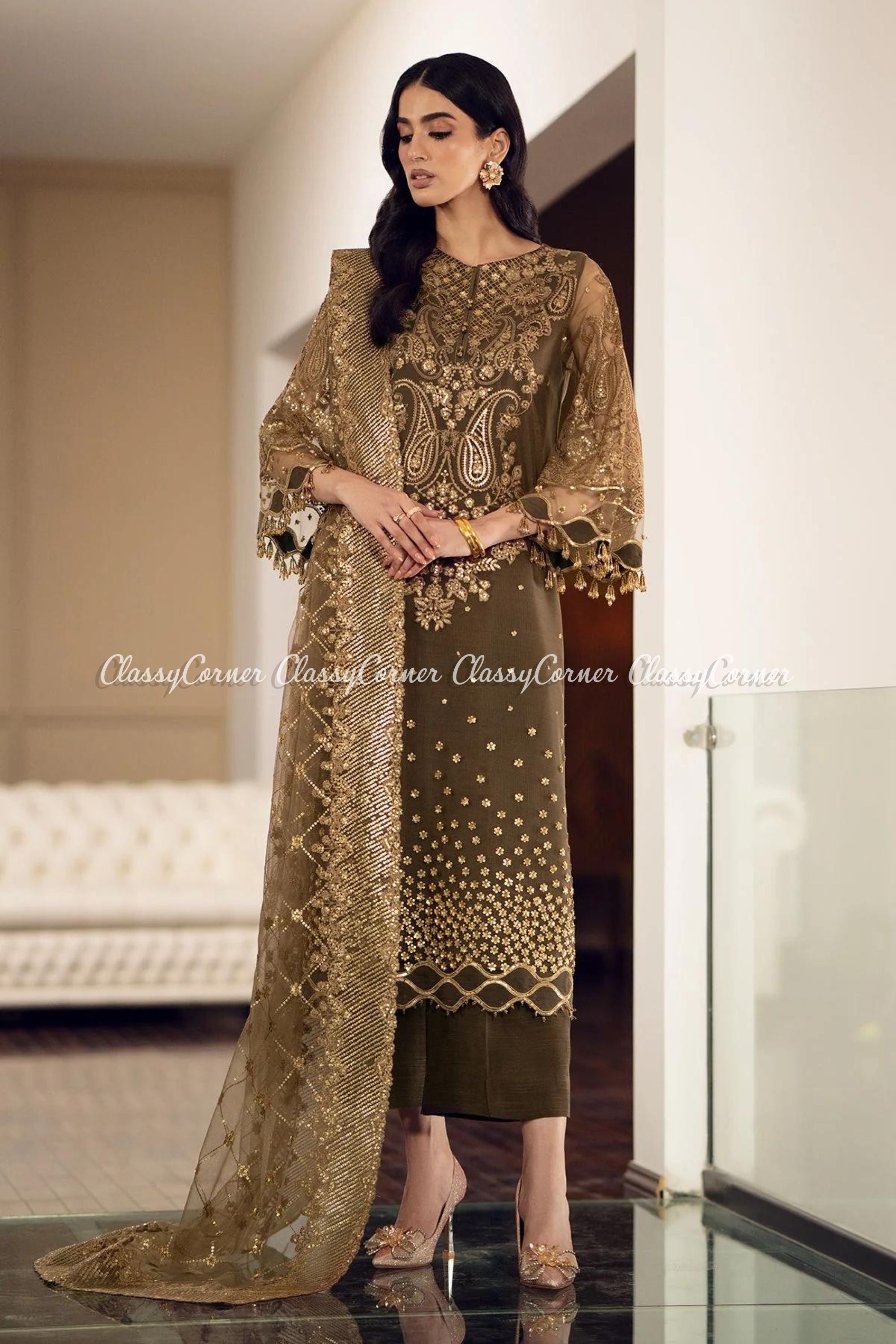 Pakistani Mehendi Wear Suits To Attend Wedding