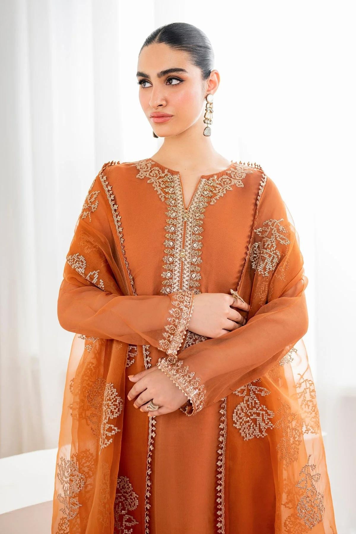 Pakistani Wedding Women Outfits