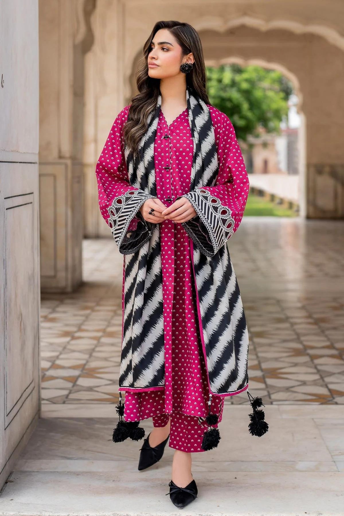 Fancy Pakistani Suit For Get Togethers