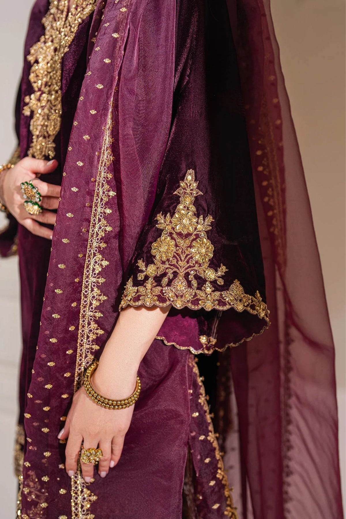 Pakistani Velvet Outfits Online