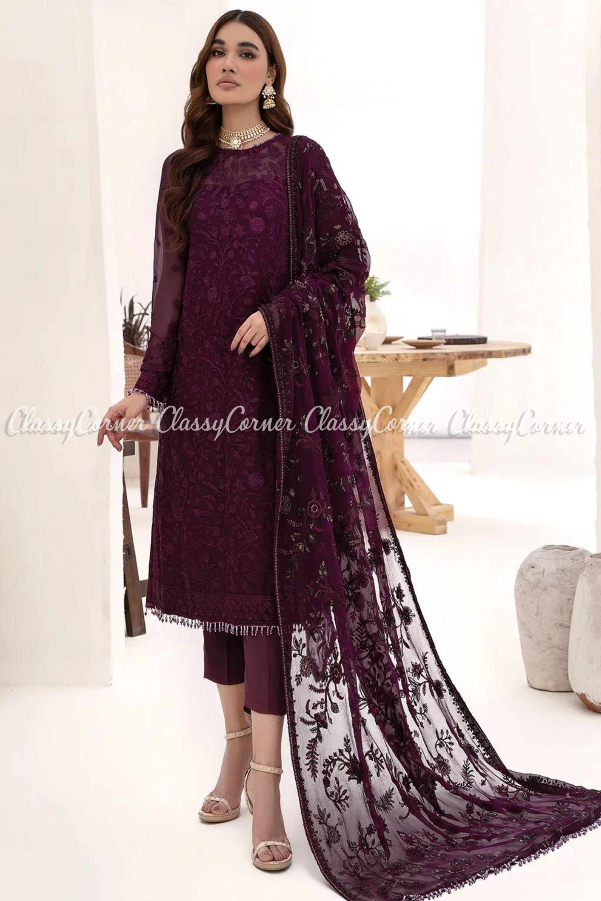 Latest Pakistani Wedding Outfits 