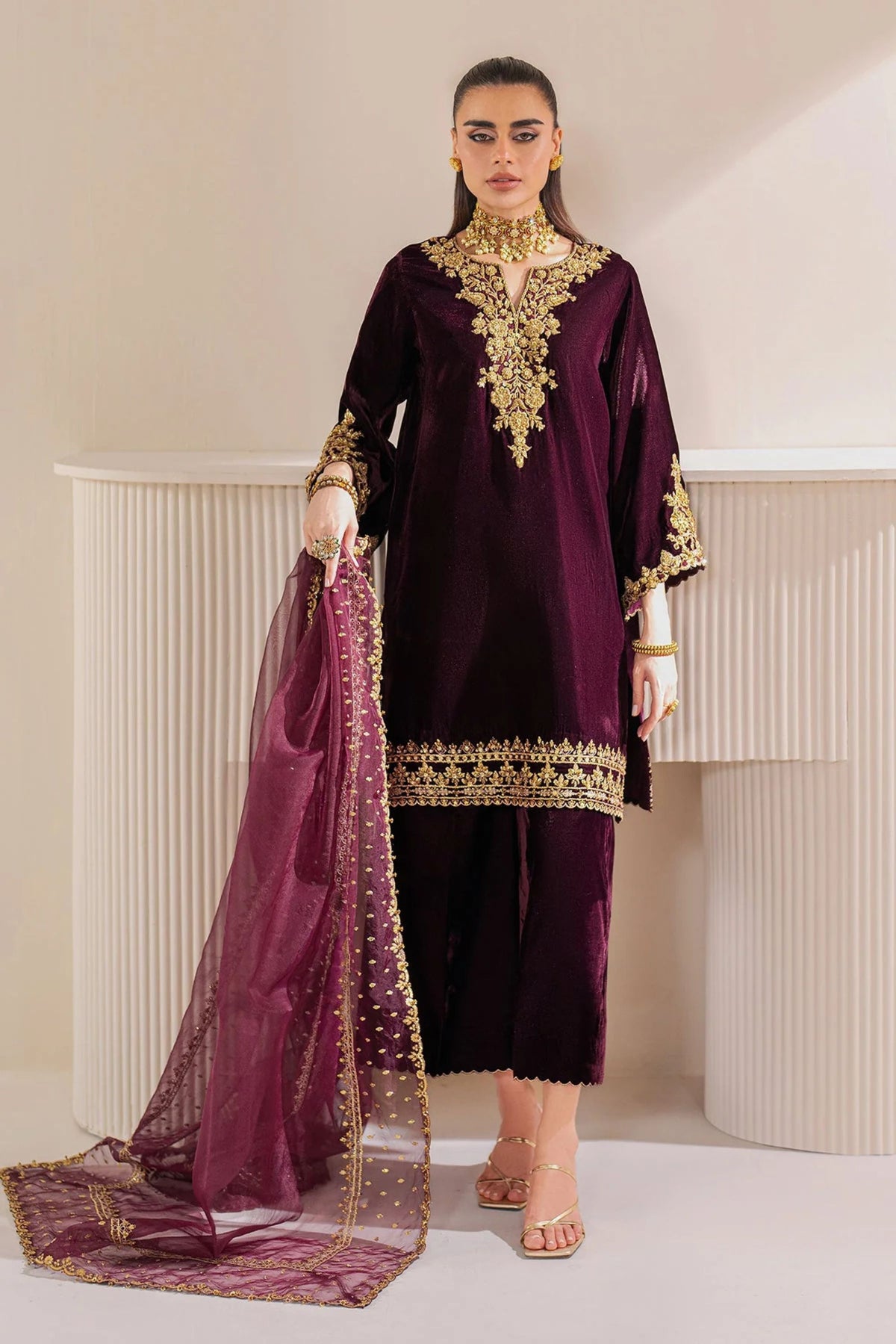 Pakistani Velvet Outfits Online