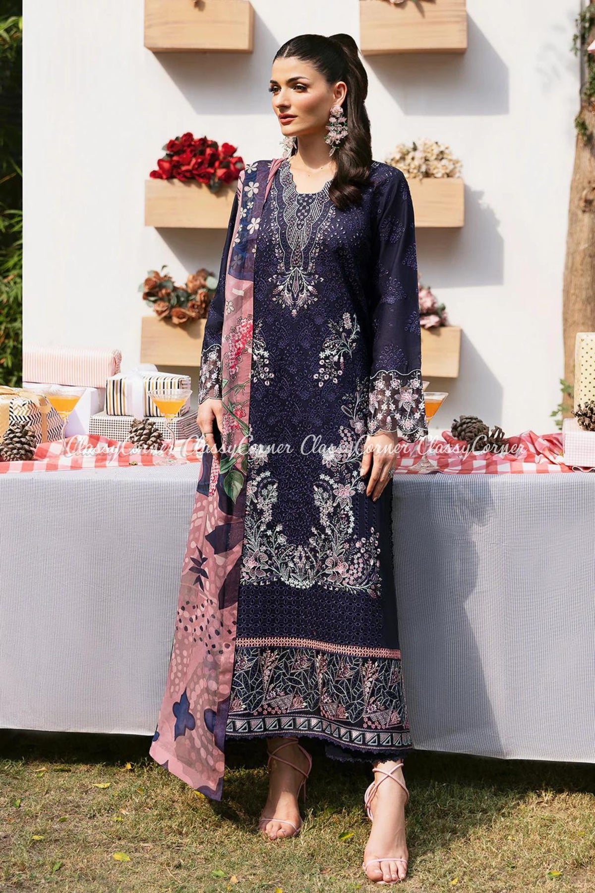 Women&#39;s Pakistani Lawn Suits