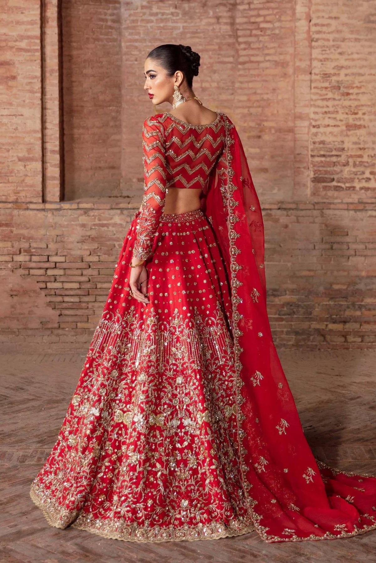 Latest Pakistani Wedding Outfits