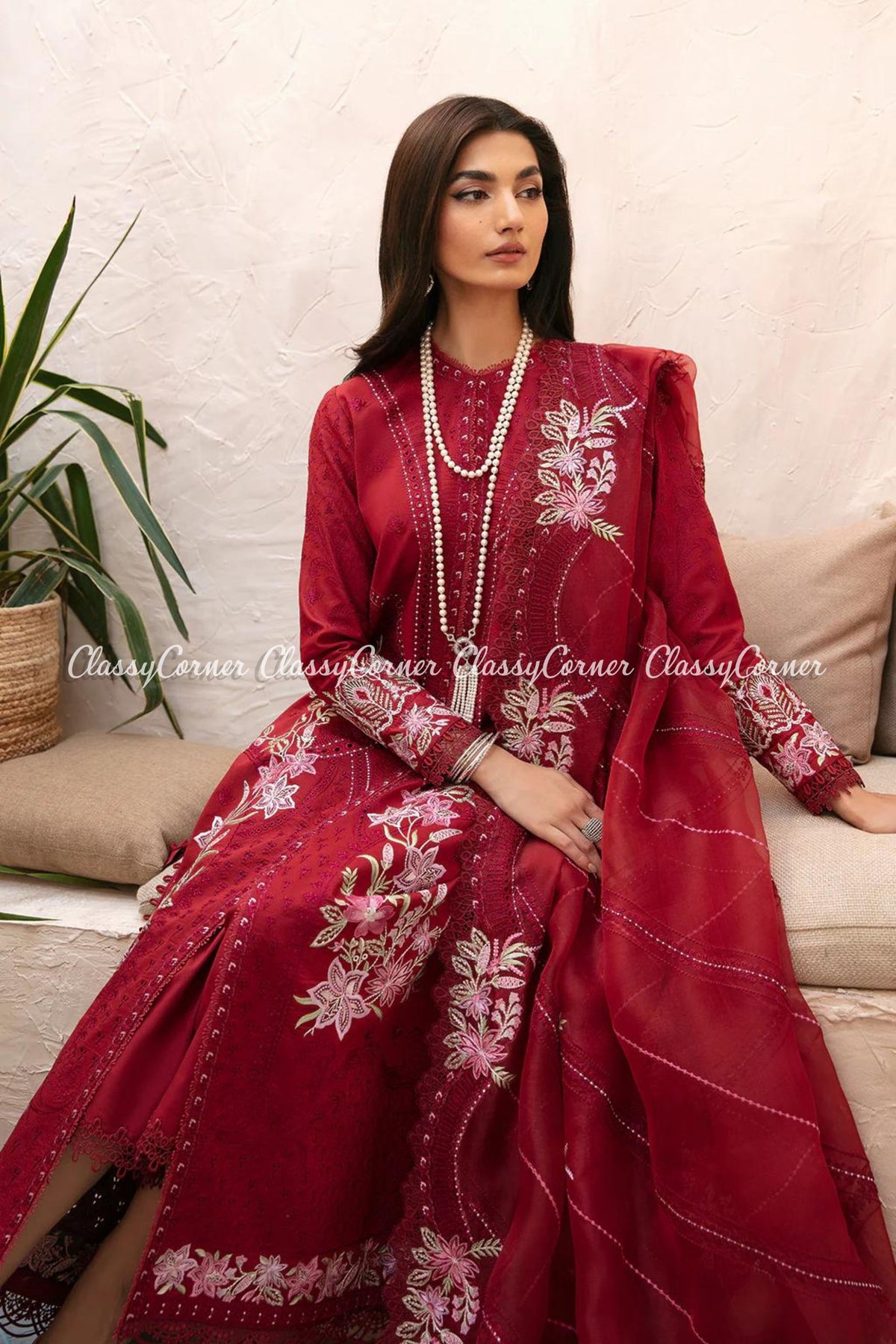 Pakistani Latest Lawn Articles