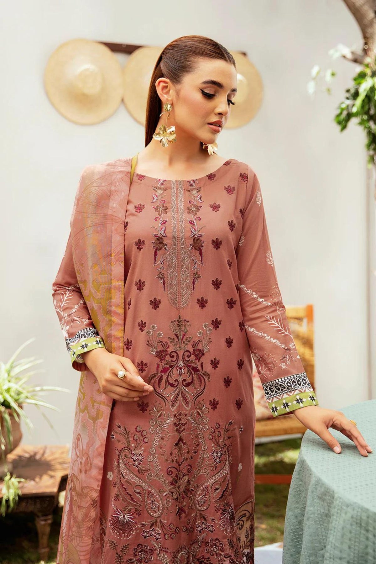 Traditional Pakistani Formal Wear Clothing