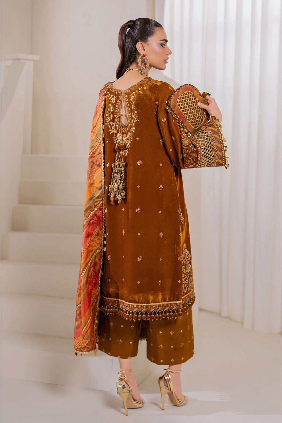 Pakistani Velvet Outfits Online