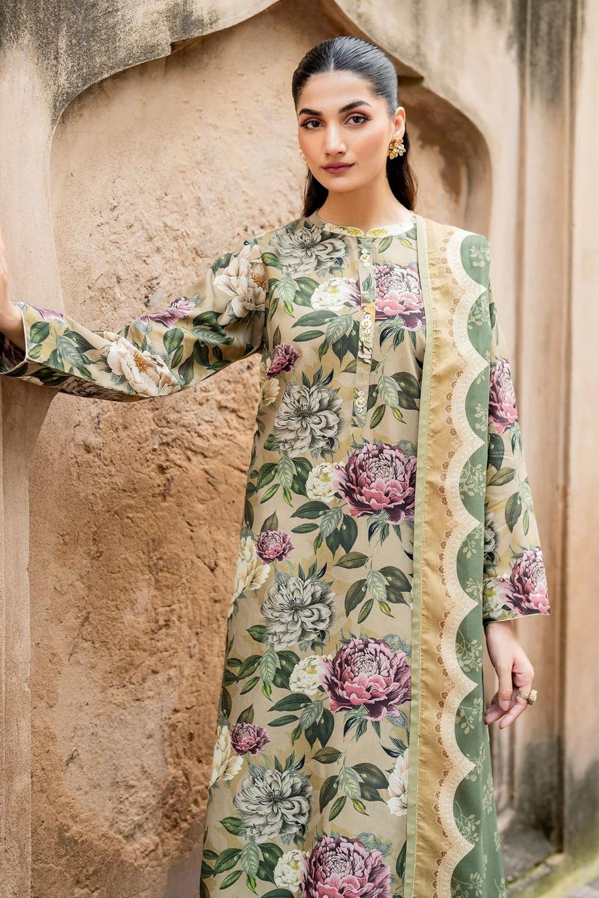 Pakistani Semi Formal Salwar Kameez