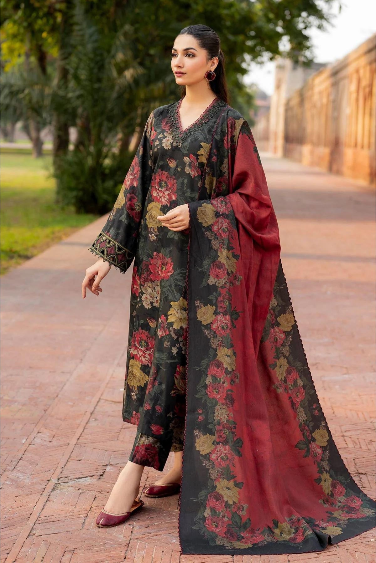 Pakistani Semi Formal Salwar Kameez