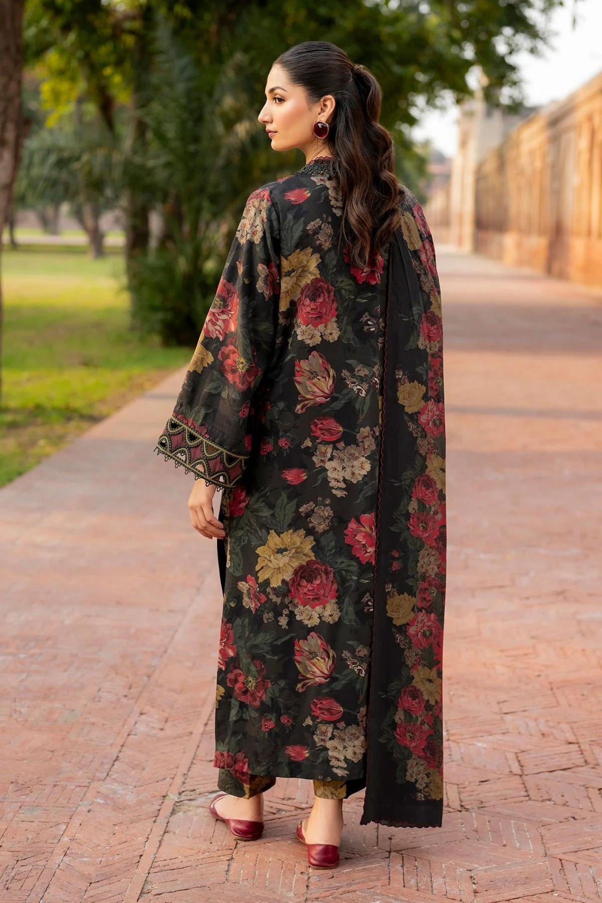 Pakistani Semi Formal Salwar Kameez