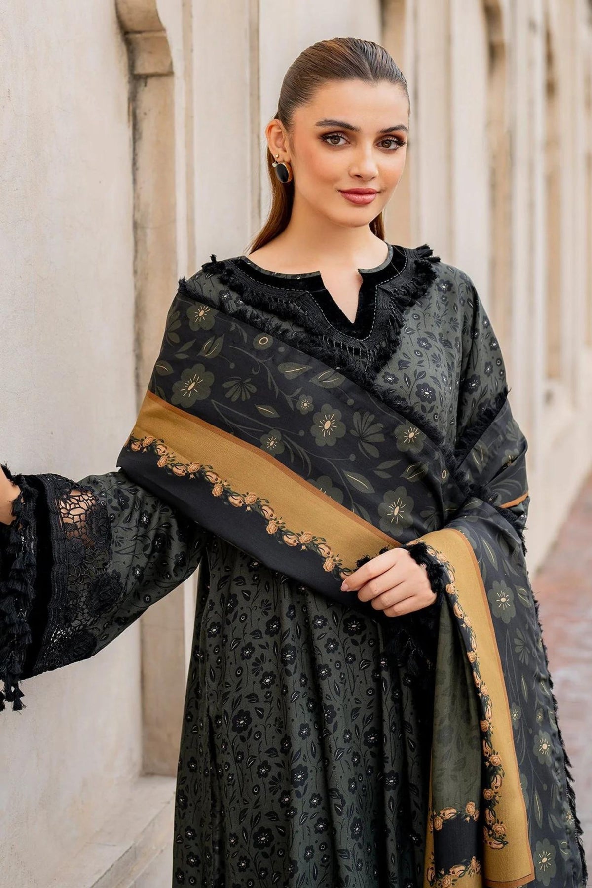 Pakistani Semi Formal Salwar Kameez