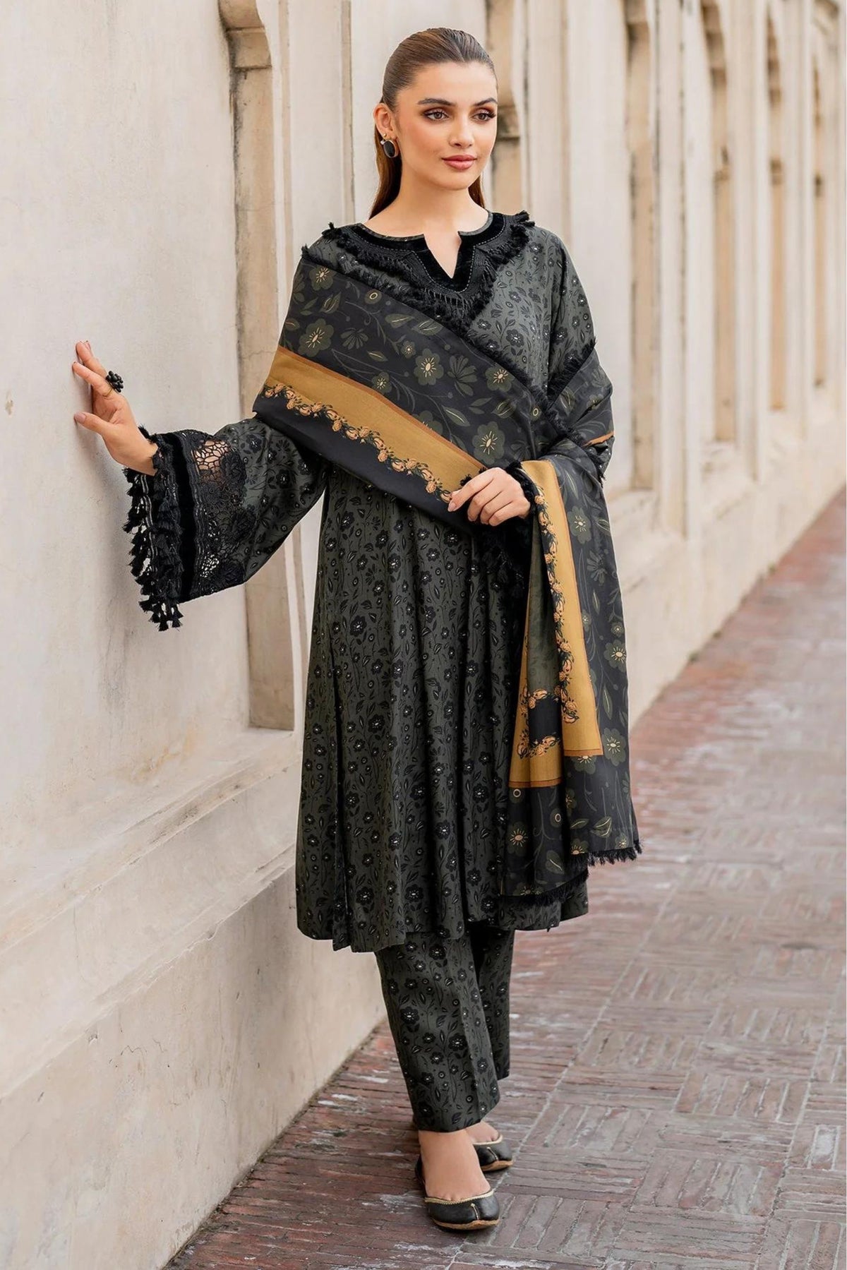 Pakistani Semi Formal Salwar Kameez