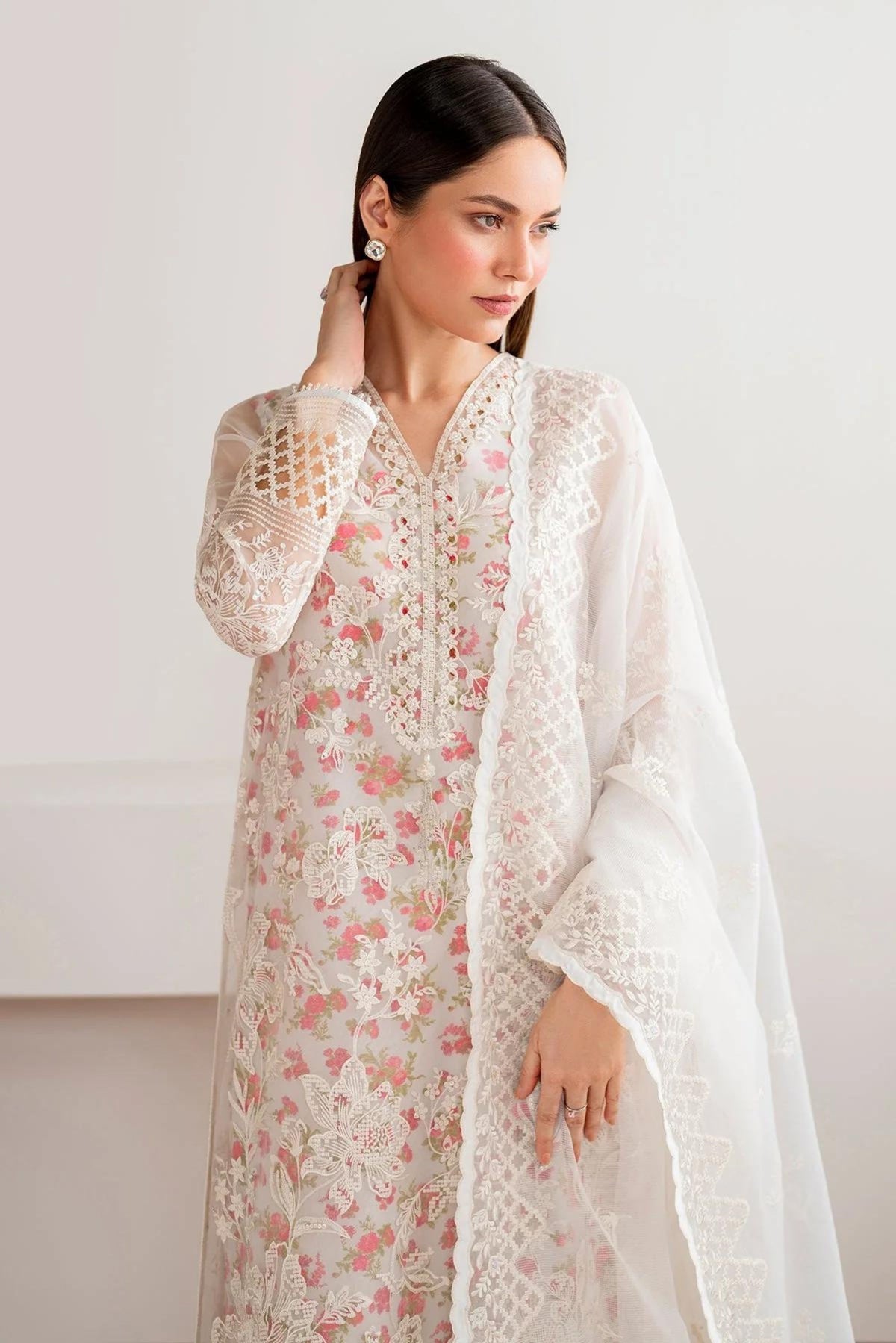 Traditional Pakistani Wedding Clothing 