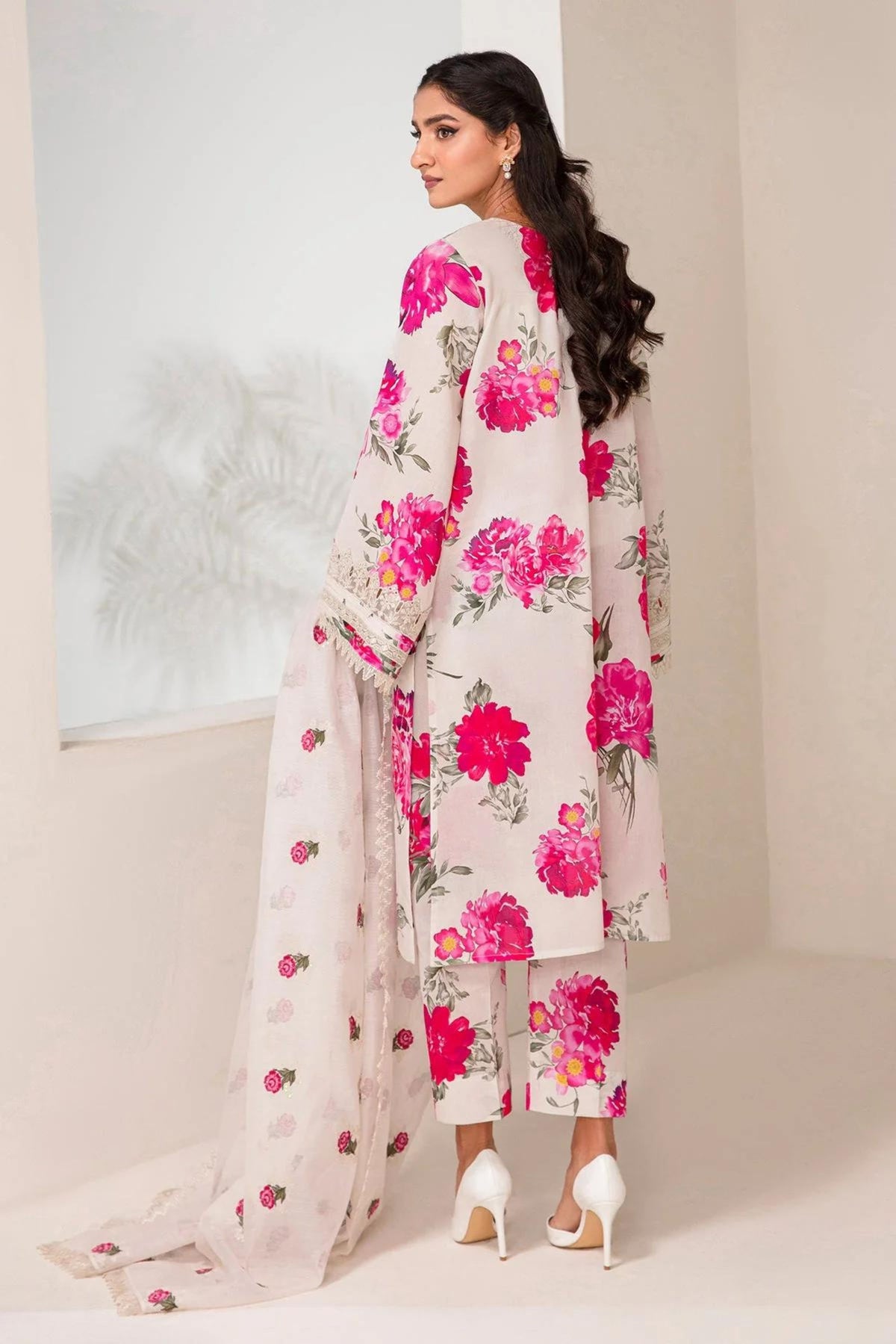 Formal Pakistani Lawn Suits For Ladies