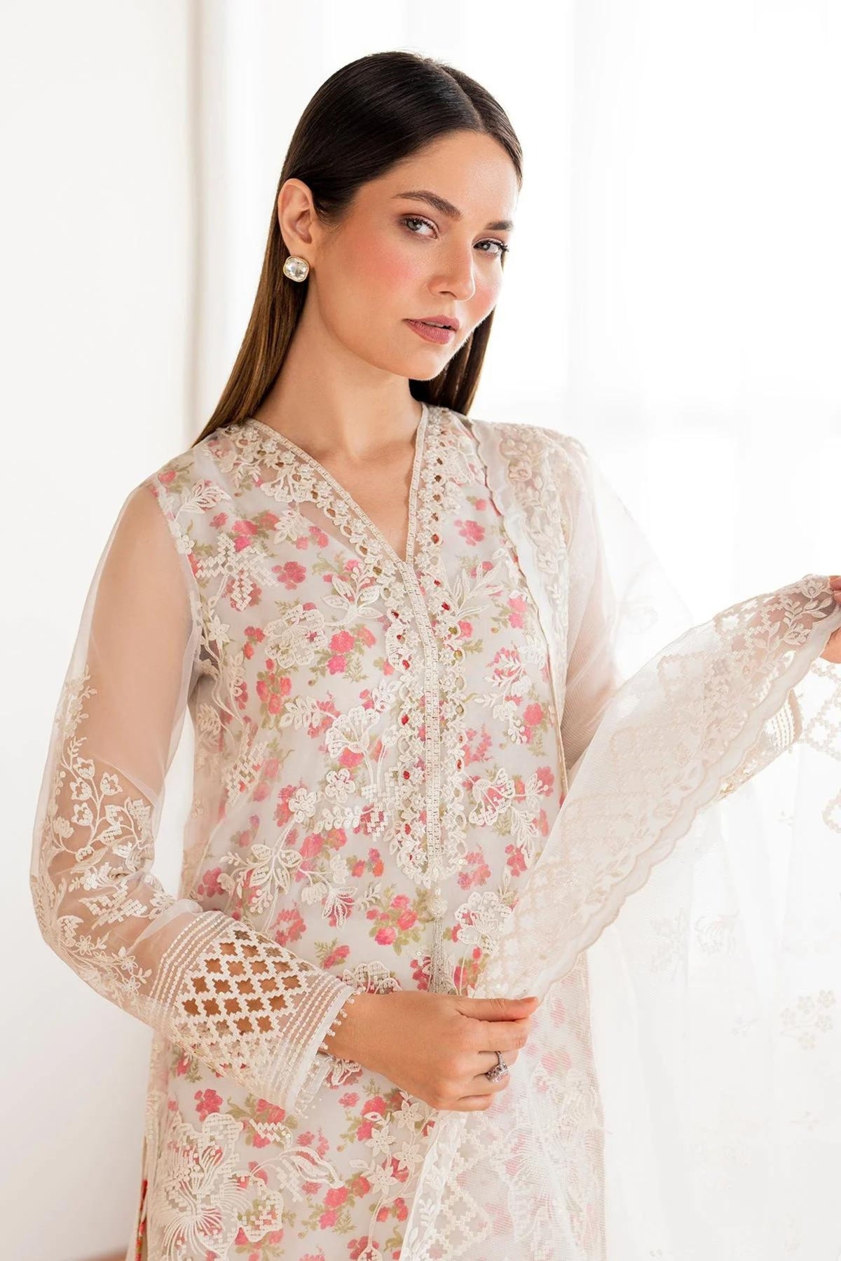 Traditional Pakistani Wedding Clothing 