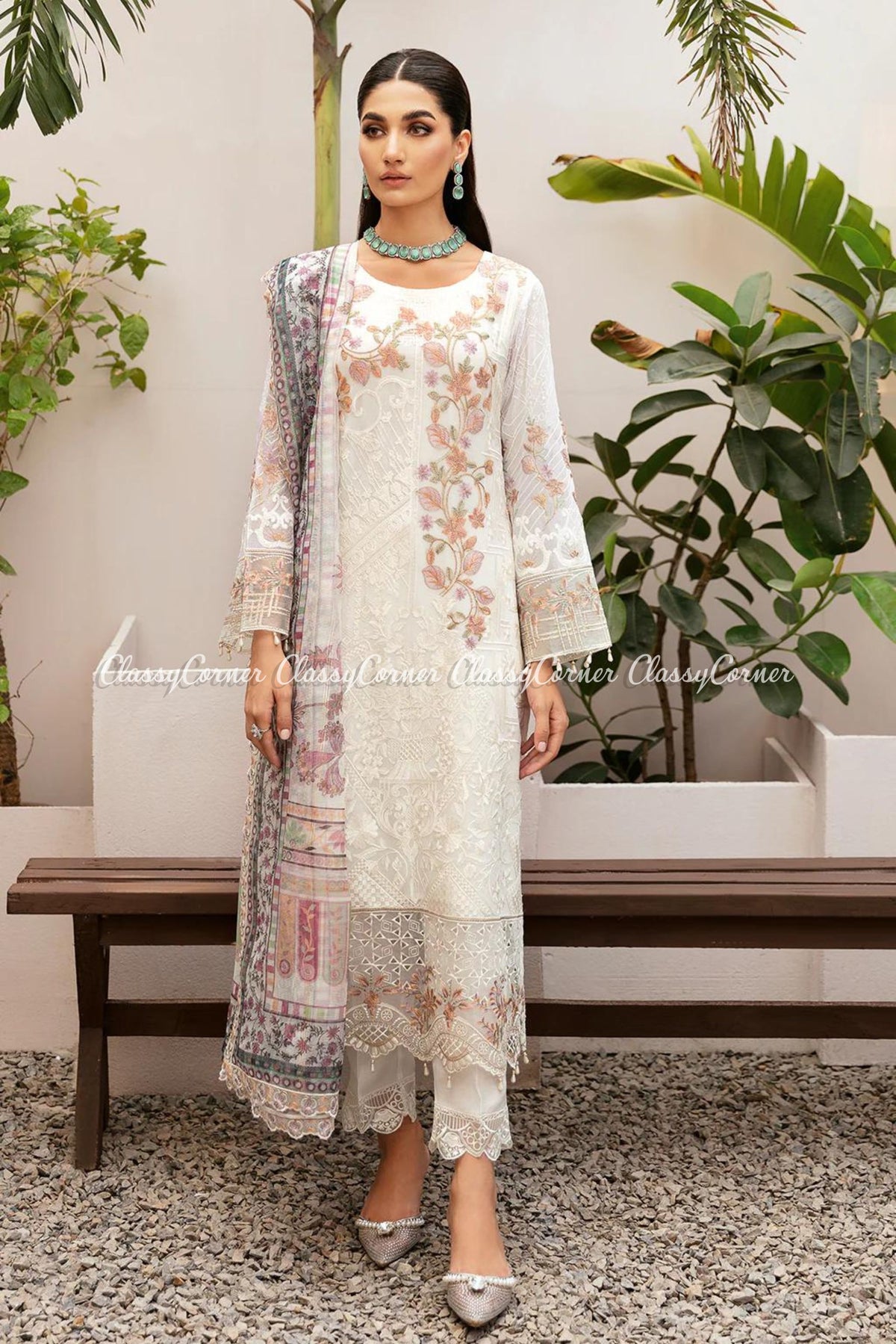 Latest Pakistani Formal Outfits 2024