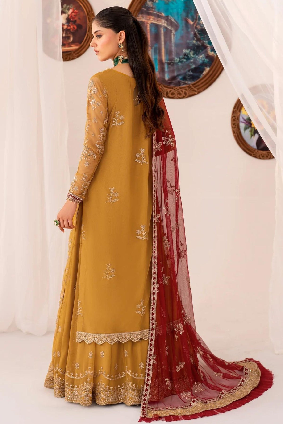 Pakistani Mehndi Wear Outfits