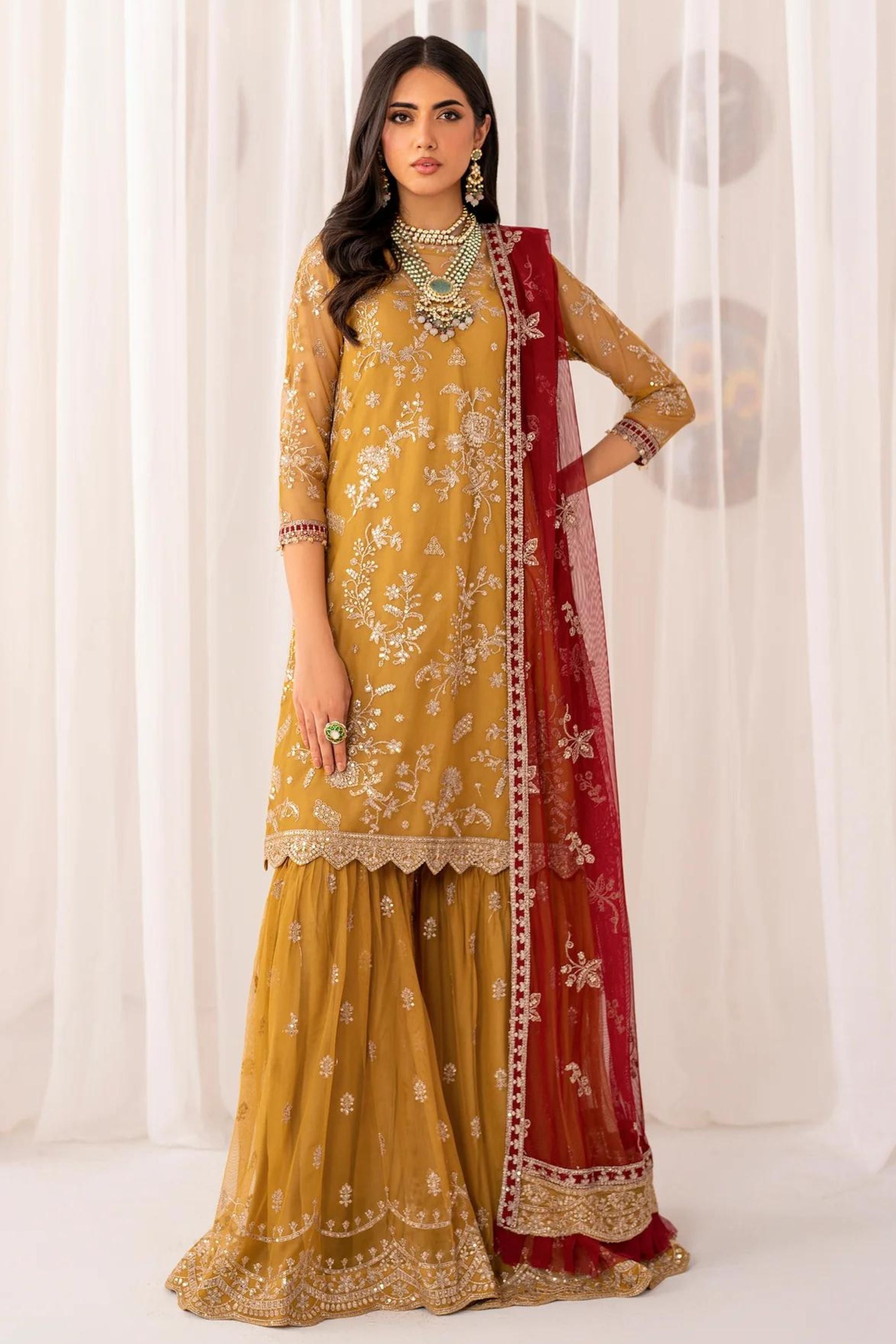 Pakistani Mehndi Wear Outfits