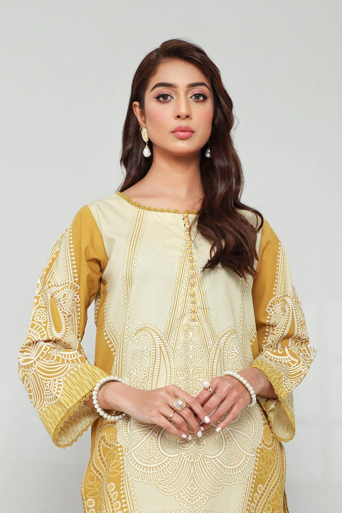 Pakistani Latest lawn Outfits 2024