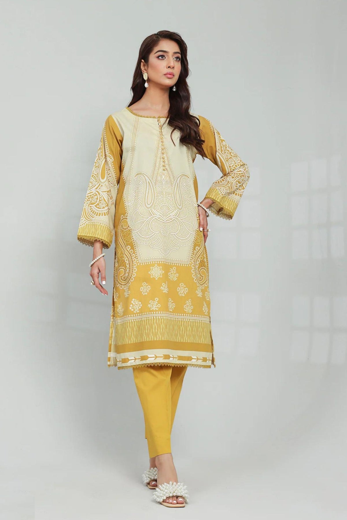 Pakistani Latest lawn Outfits 2024