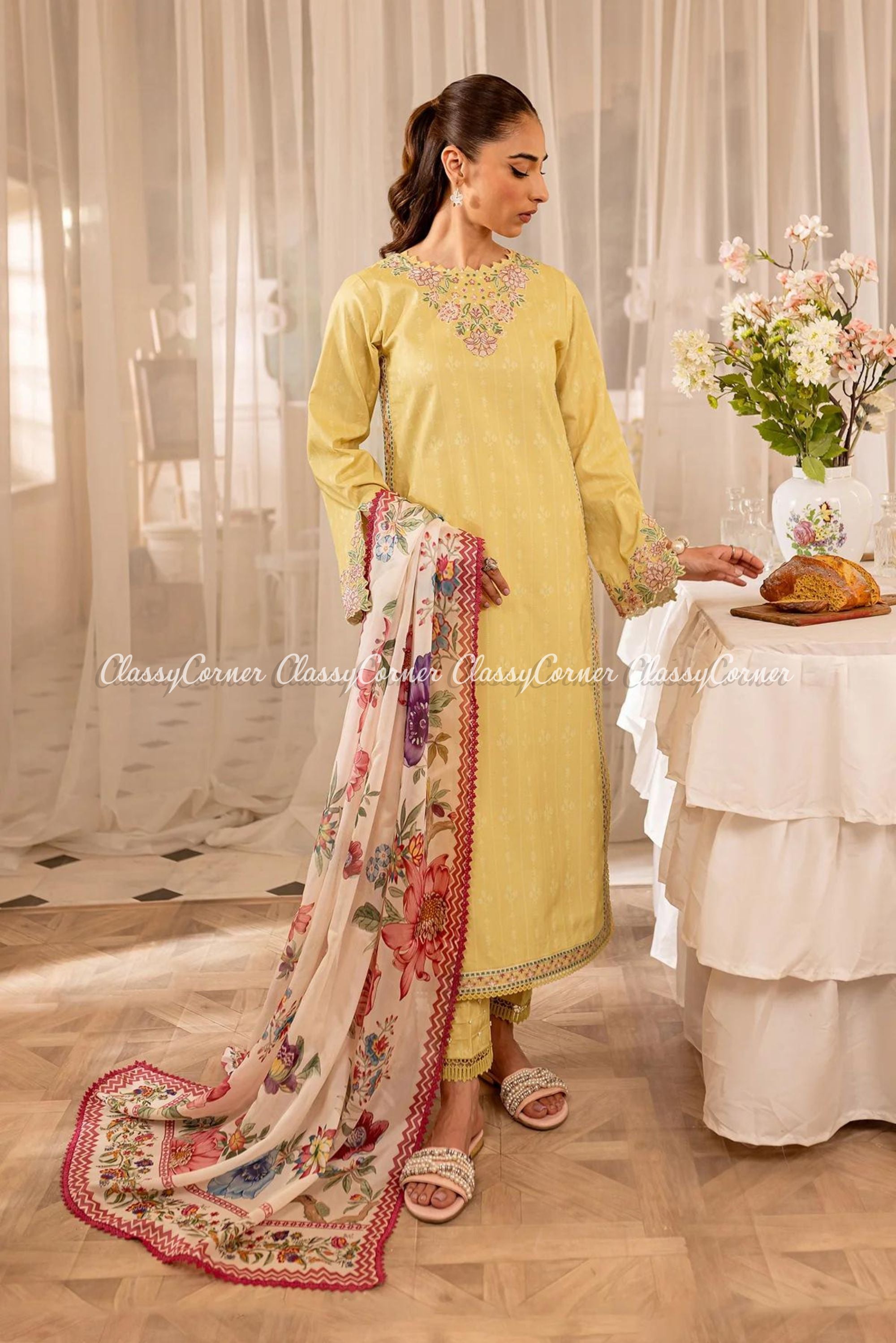 Traditional Pakistani Formal Clothing 
