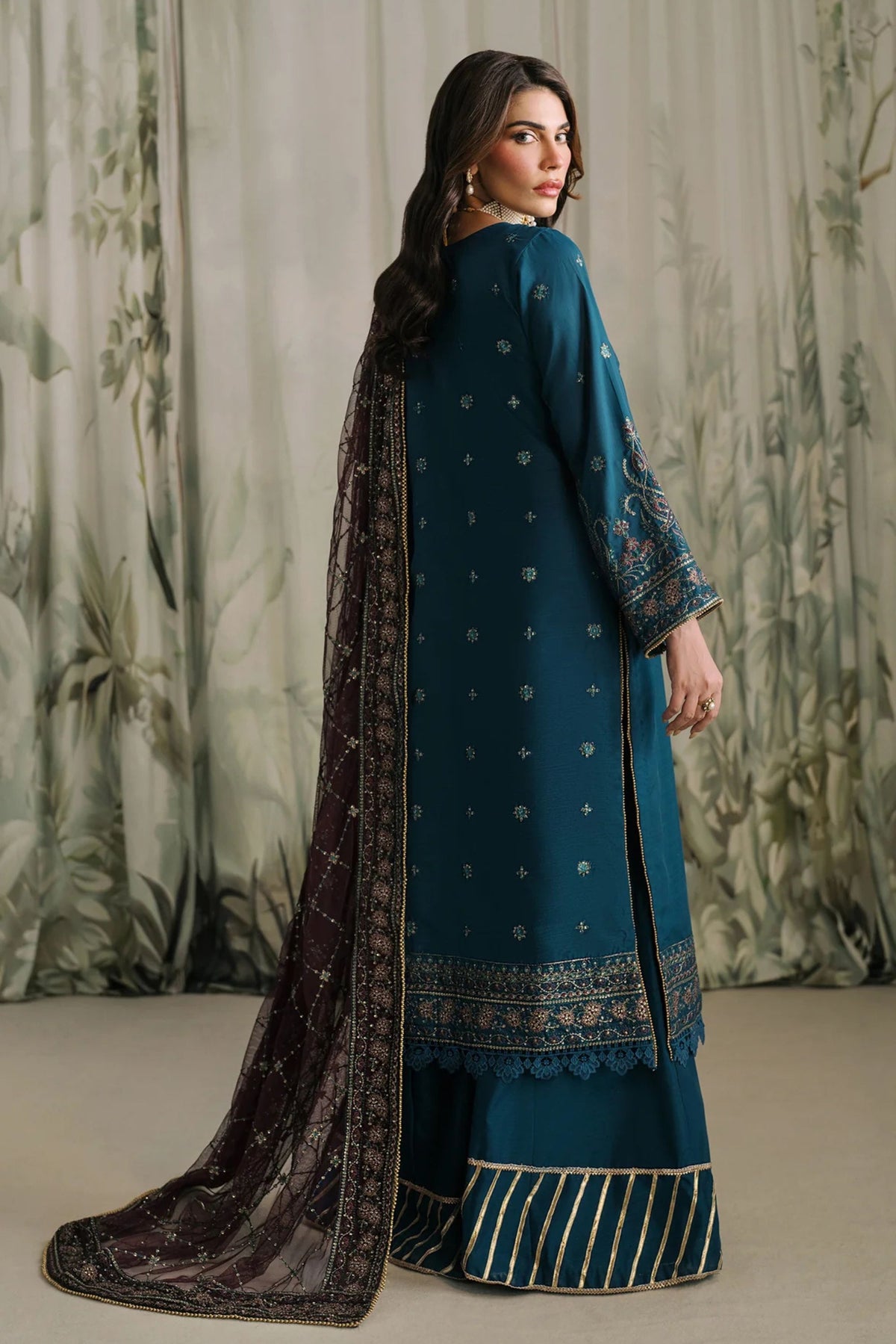 Latest Pakistani Wedding Outfits 2024